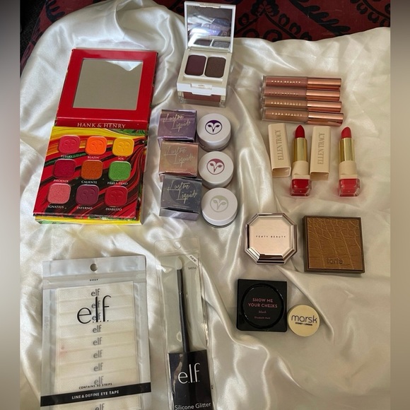 18 Item Random Makeup Box - Picture 10 of 10